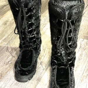 Luxurious , Norwegian-made, plush lined ( humane) Seal boots ,size approx 9 1/2